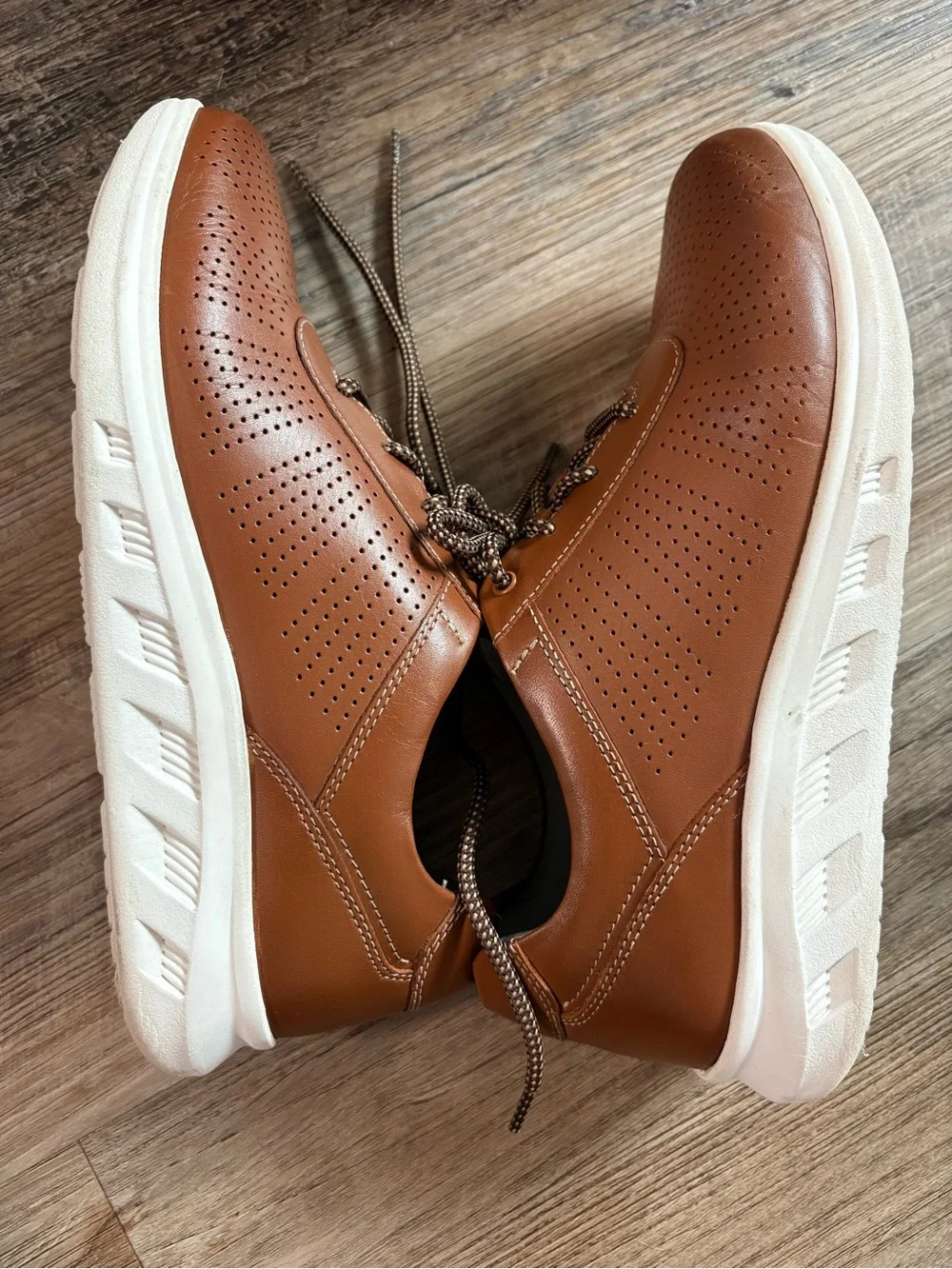 Johnston & Murphy Big Kid Activate U-Throat shoe.